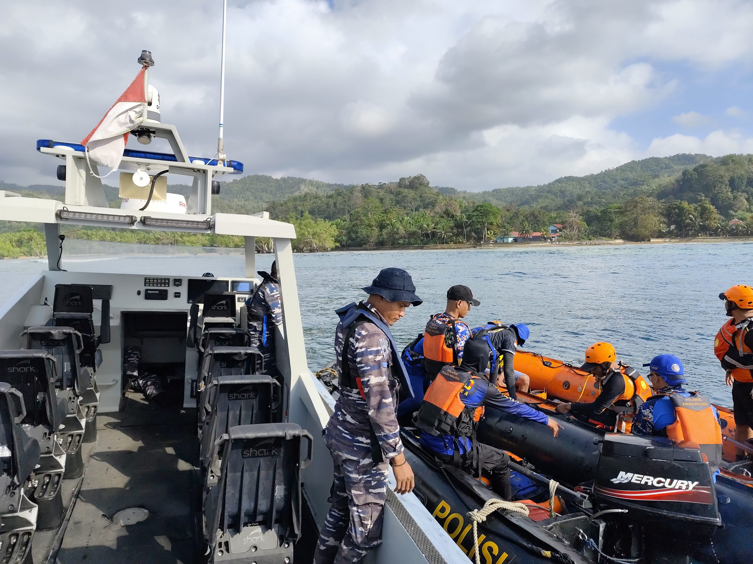 Tim SAR TNI AL Lanjutkan Pencarian Warga Hilang di Perairan Hutumuri