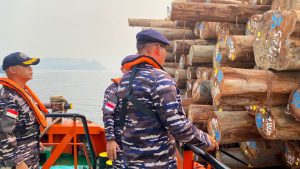 Guskamla Koarmada III Amankan Kapal Diduga Membawa kayu ilegal 